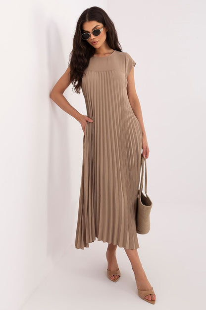  Sukienka Model IT-SK-19552.71 Dark Beige - Rue Paris 