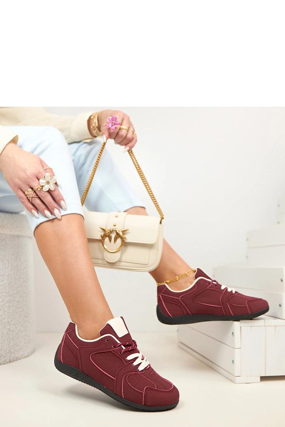   Buty Sportowe Model Amaryllis 81222-10 Bordo - Solea 