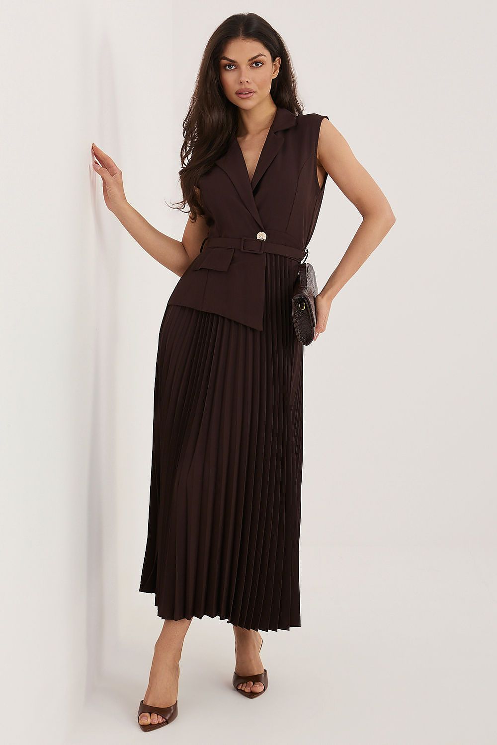  Sukienka Model IT-SK-21558.03 Dark Brown - Rue Paris 