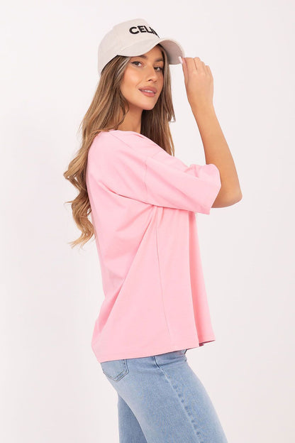   Tshirt Damski Model RV-BZ-A1230.12 Light Pink - Rue Paris 