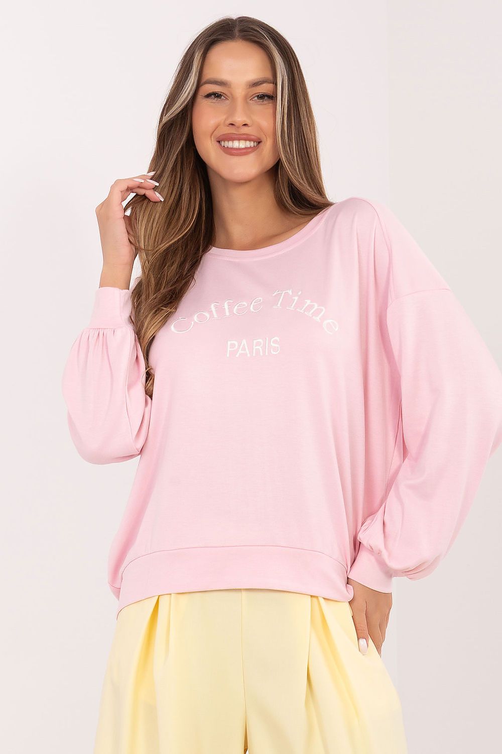   Bluza Damska Model RV-BL-A1220.11 Light Pink - Rue Paris 