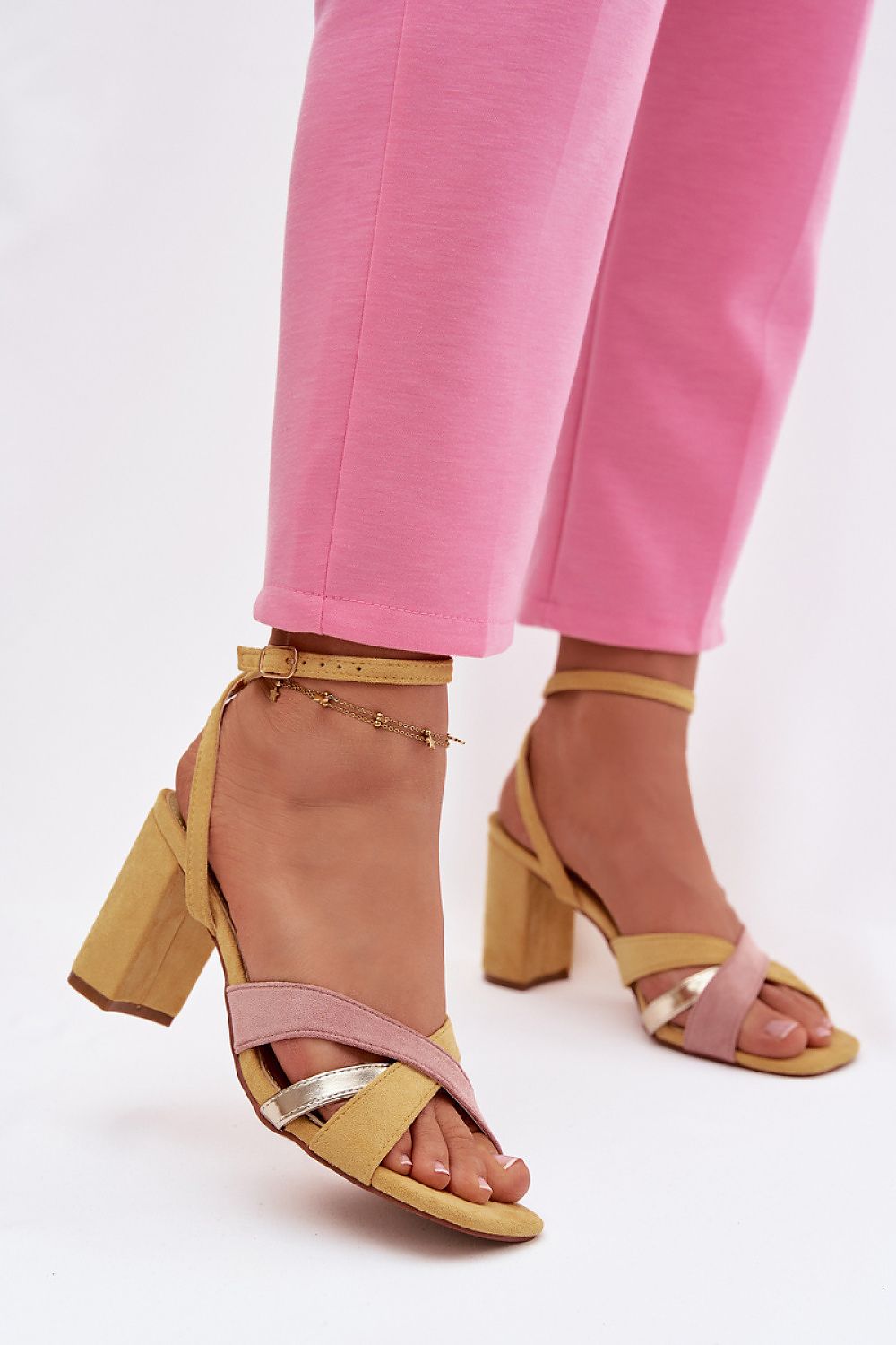  Sandały Model Karilora LOL5275 Yellow - Step in style 