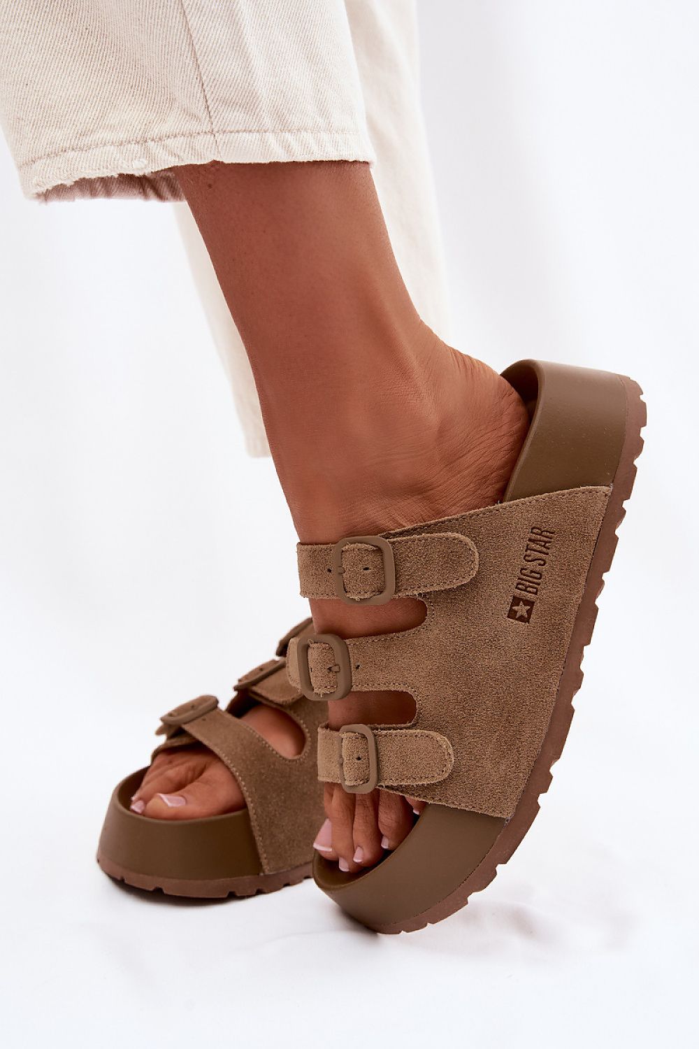  Sandał Klapki Model Big Star TT274530 Camel - Step in style 