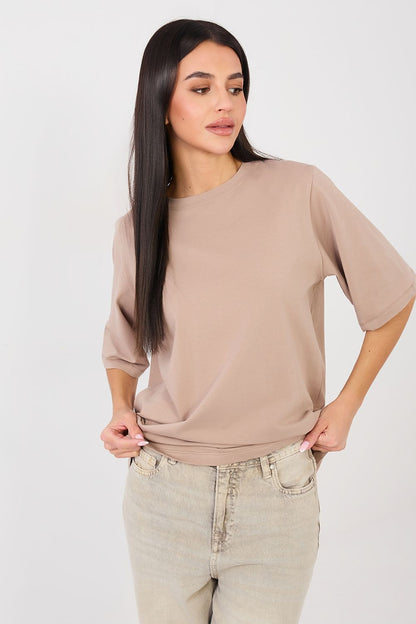   Tshirt Damski Model RV-TS-A1089.87 Dark Beige - Rue Paris 