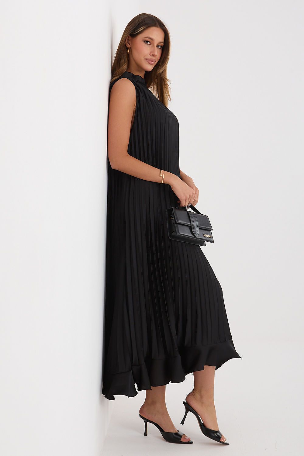   Sukienka Model IT-SK-20990.94 Black - Rue Paris 