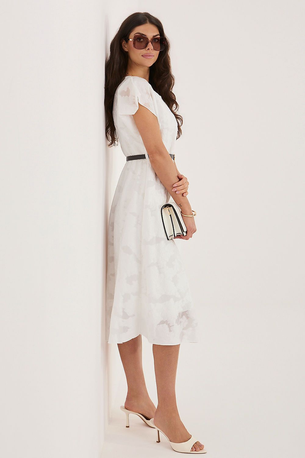   Sukienka Model IT-SK-16060.91 White - Rue Paris 