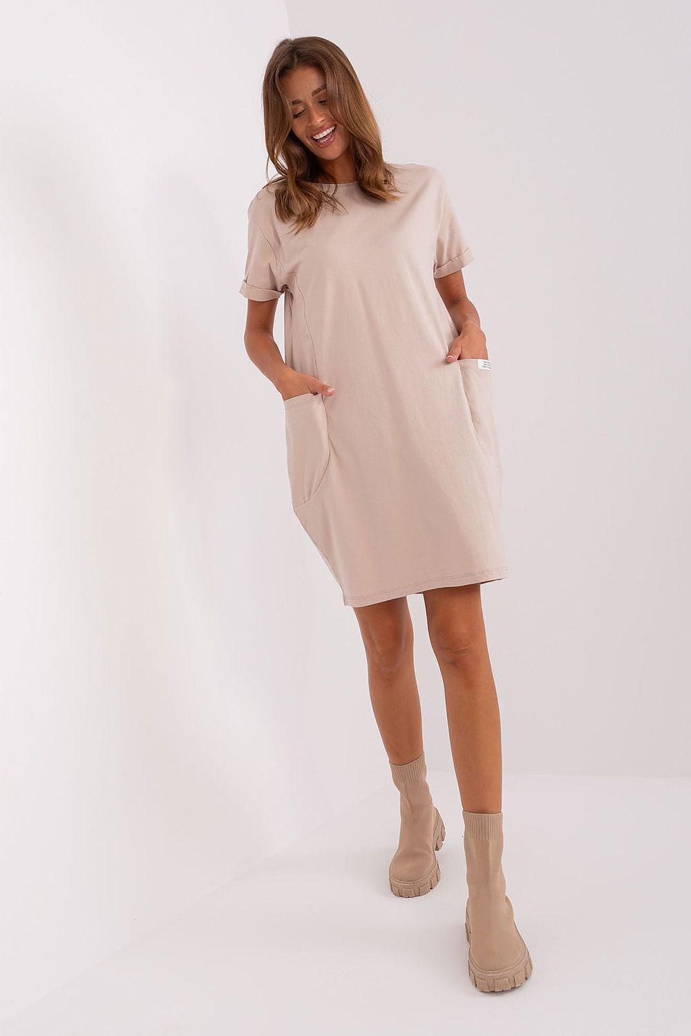  Sukienka Model RV-SK-8724-1.91 Beige - Rue Paris 