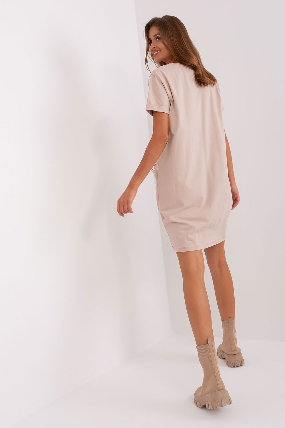  Sukienka Model RV-SK-8724-1.91 Beige - Rue Paris 