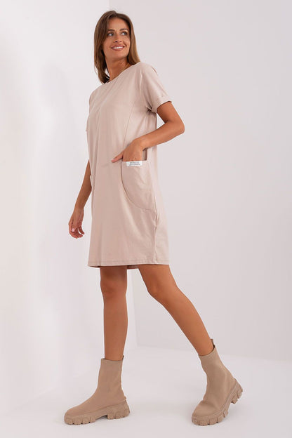  Sukienka Model RV-SK-8724-1.91 Beige - Rue Paris 