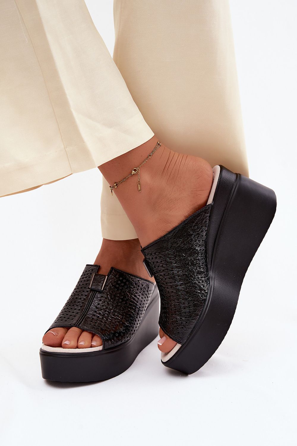  Sandał Klapki Model Vinceza 95392 Black - Step in style 