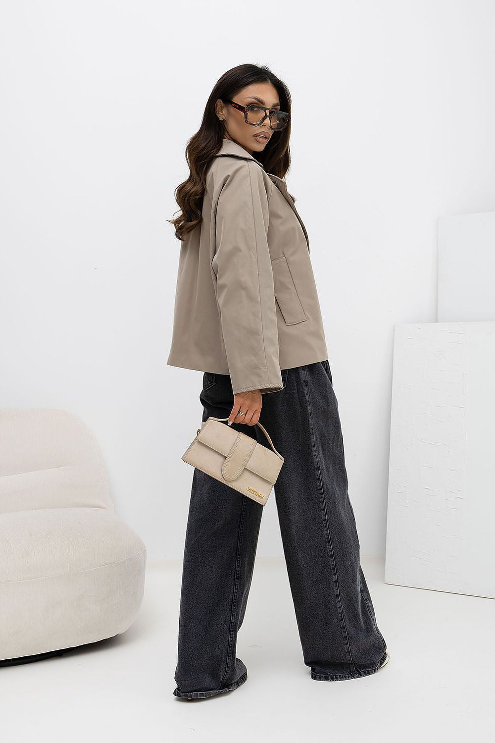   Płaszcz Damski Model IT-KR-FL8897KSM.00 Dark Beige - Rue Paris 