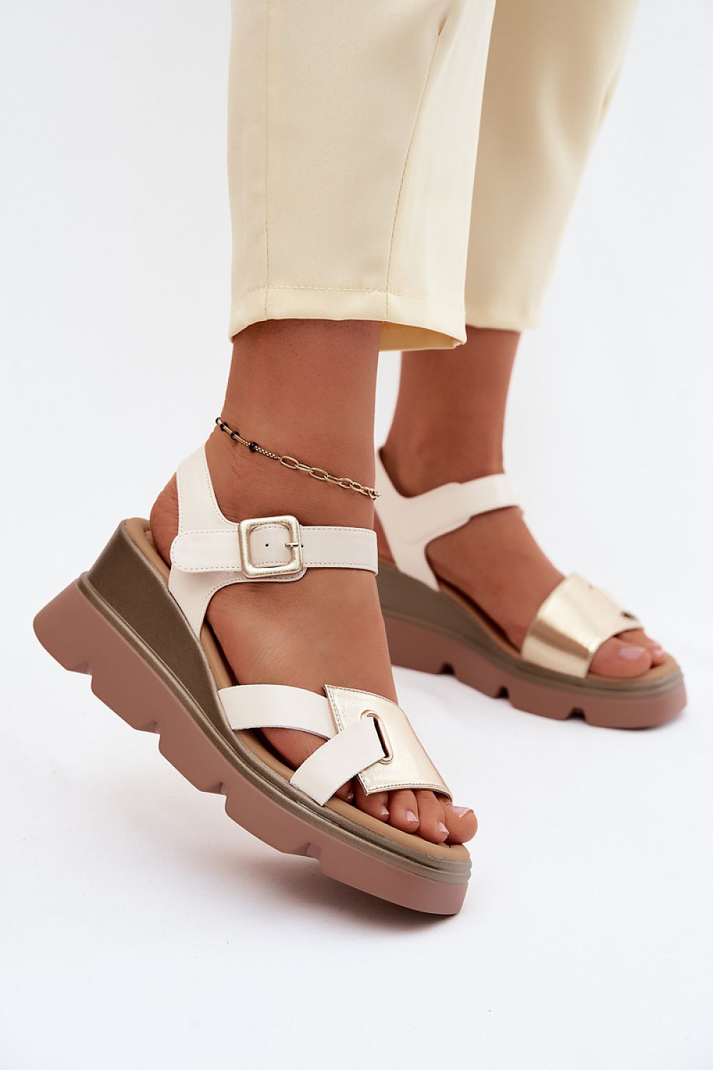  Sandały Model Artiker 58C0312 Beige/Gold - Step in style 