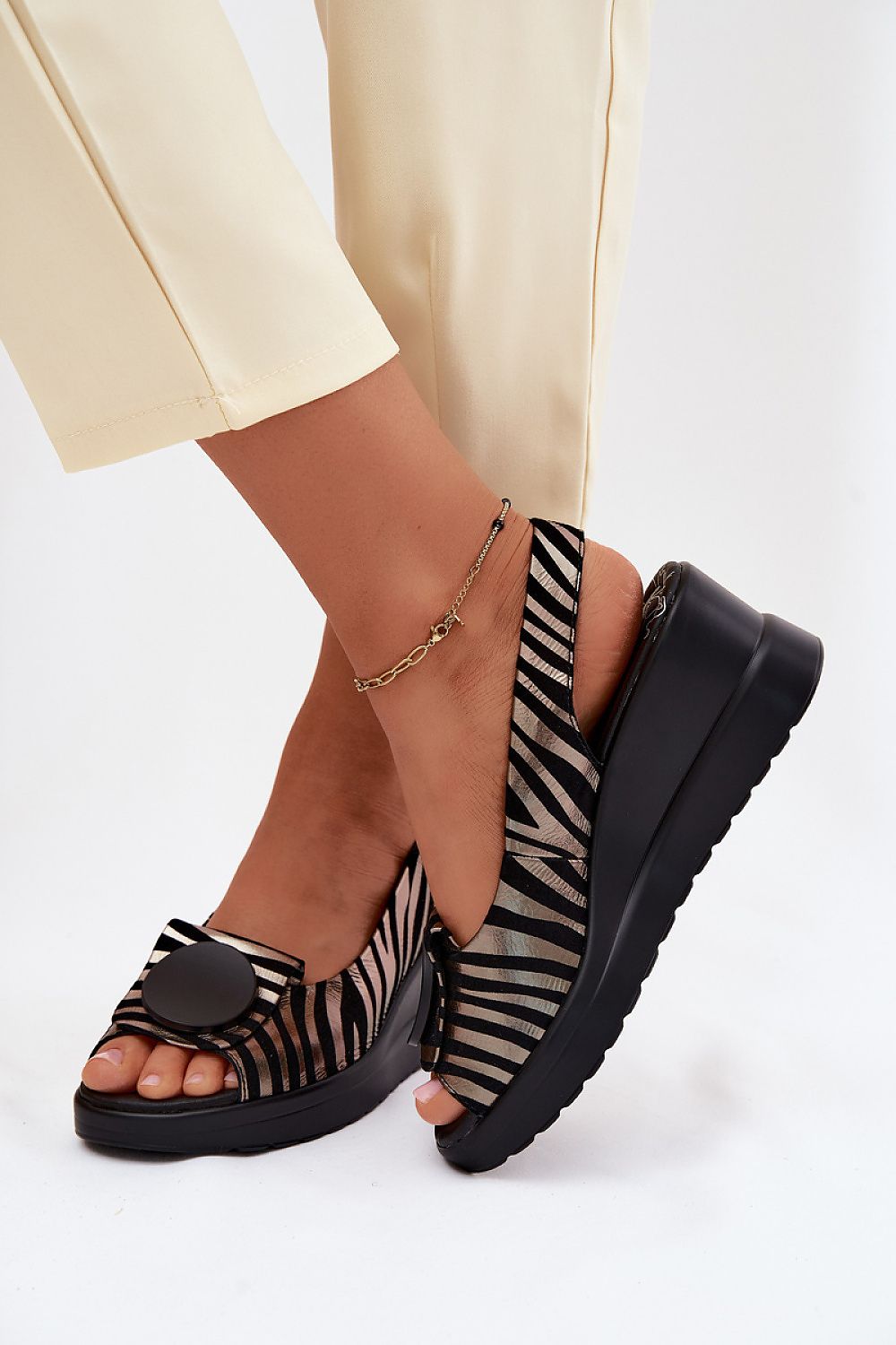  Sandały Model Artiker 58C0295 Black/Gold - Step in style 