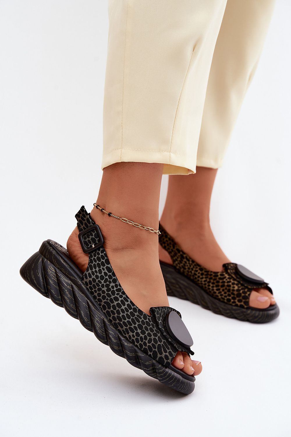  Sandały Model Artiker 58C0296 Black/Gold - Step in style 