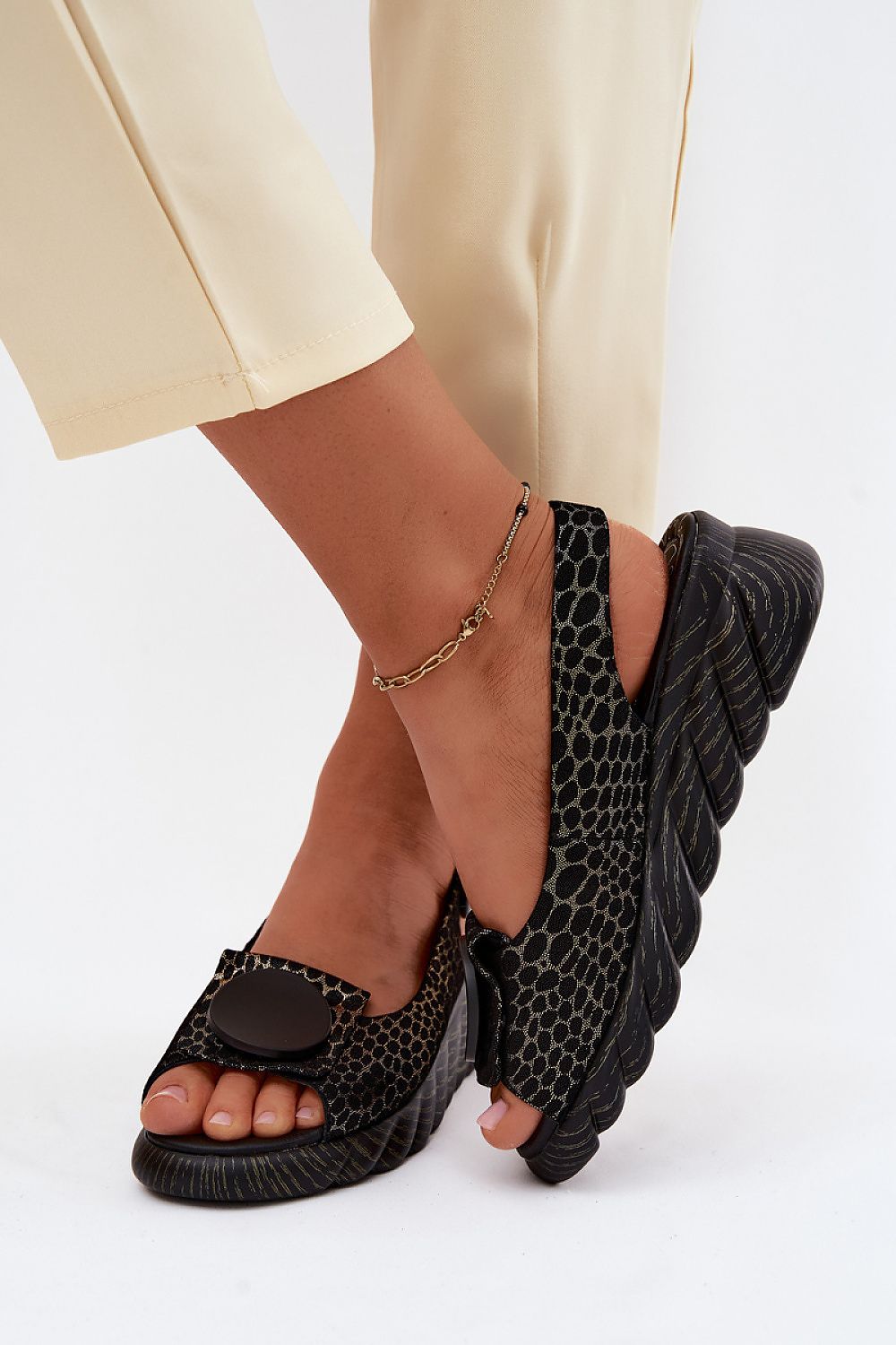  Sandały Model Artiker 58C0296 Black/Gold - Step in style 