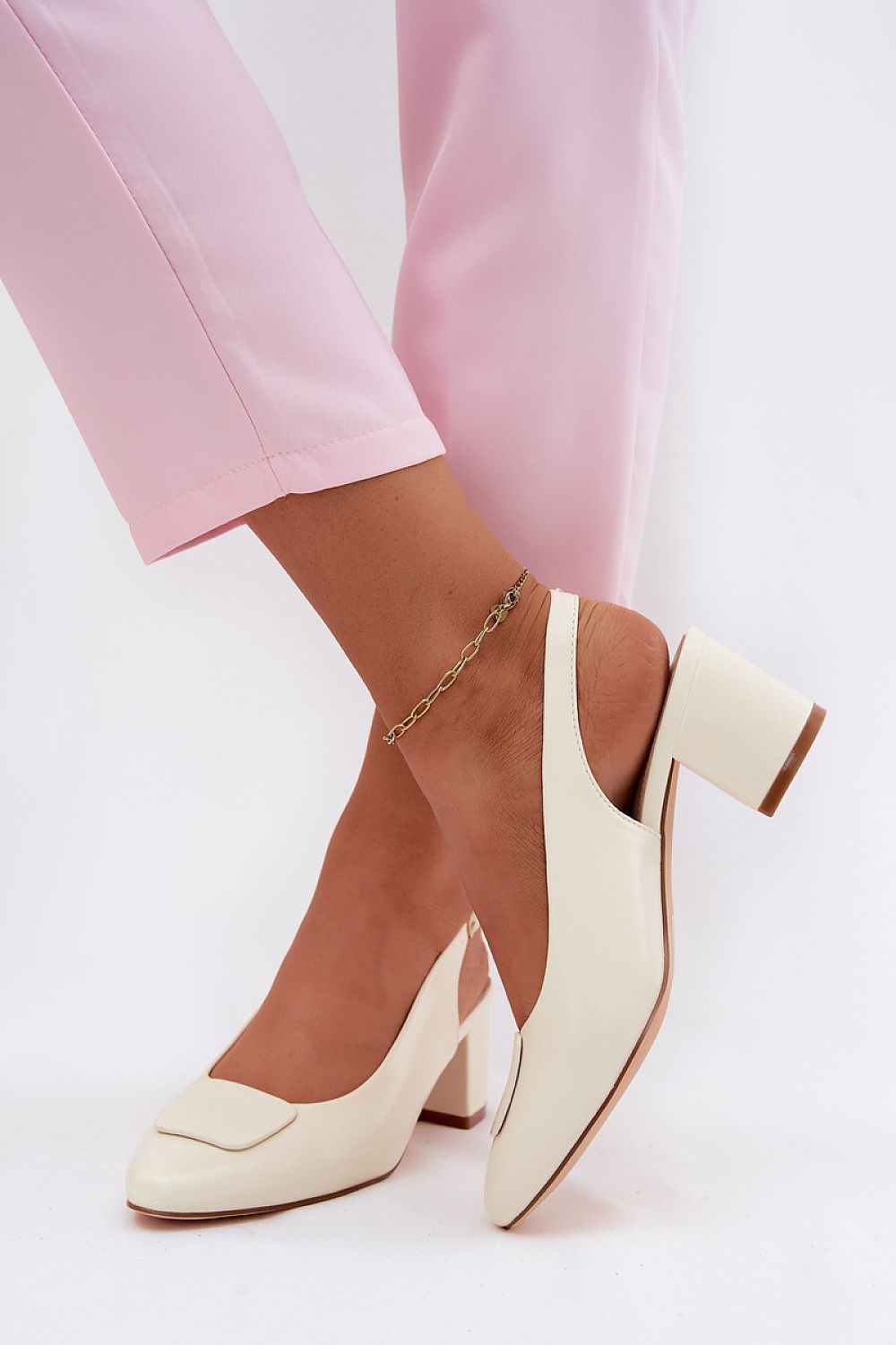  Sandały Model Maden 26SD98-9827 Ecru - Step in style 