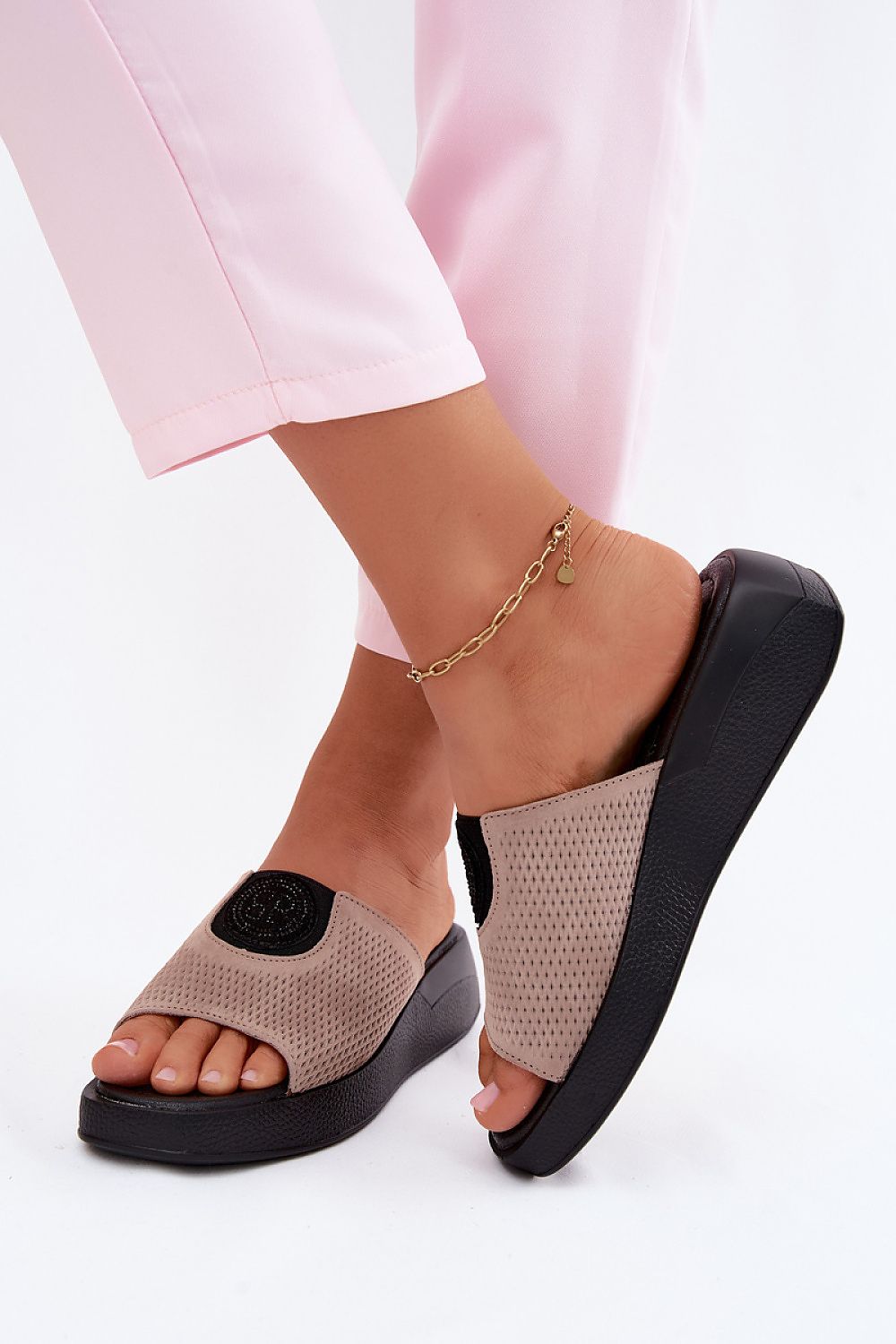  Sandał Klapki Model Fablee 25SD18-8479 Dark beige - Step in style 