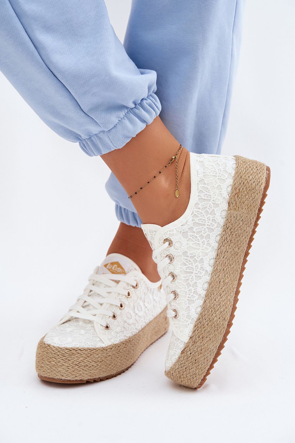   Trampki Model Lee Cooper LCW-26-31-4326 White - Step in style 