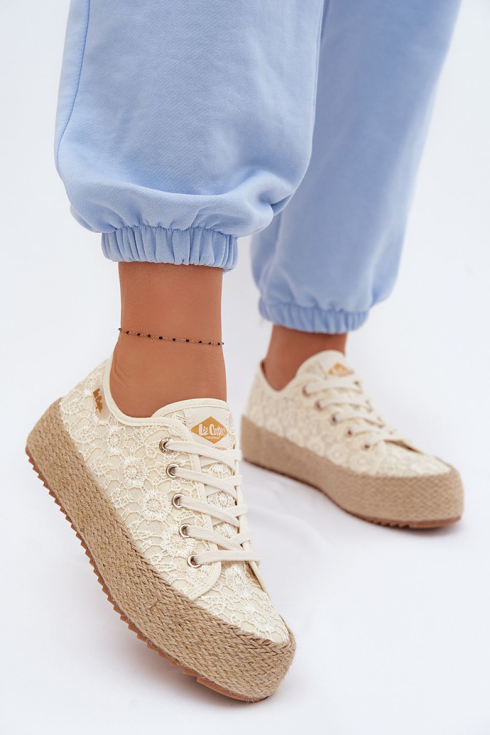   Trampki Model Lee Cooper LCW-26-31-4328 Beige - Step in style 