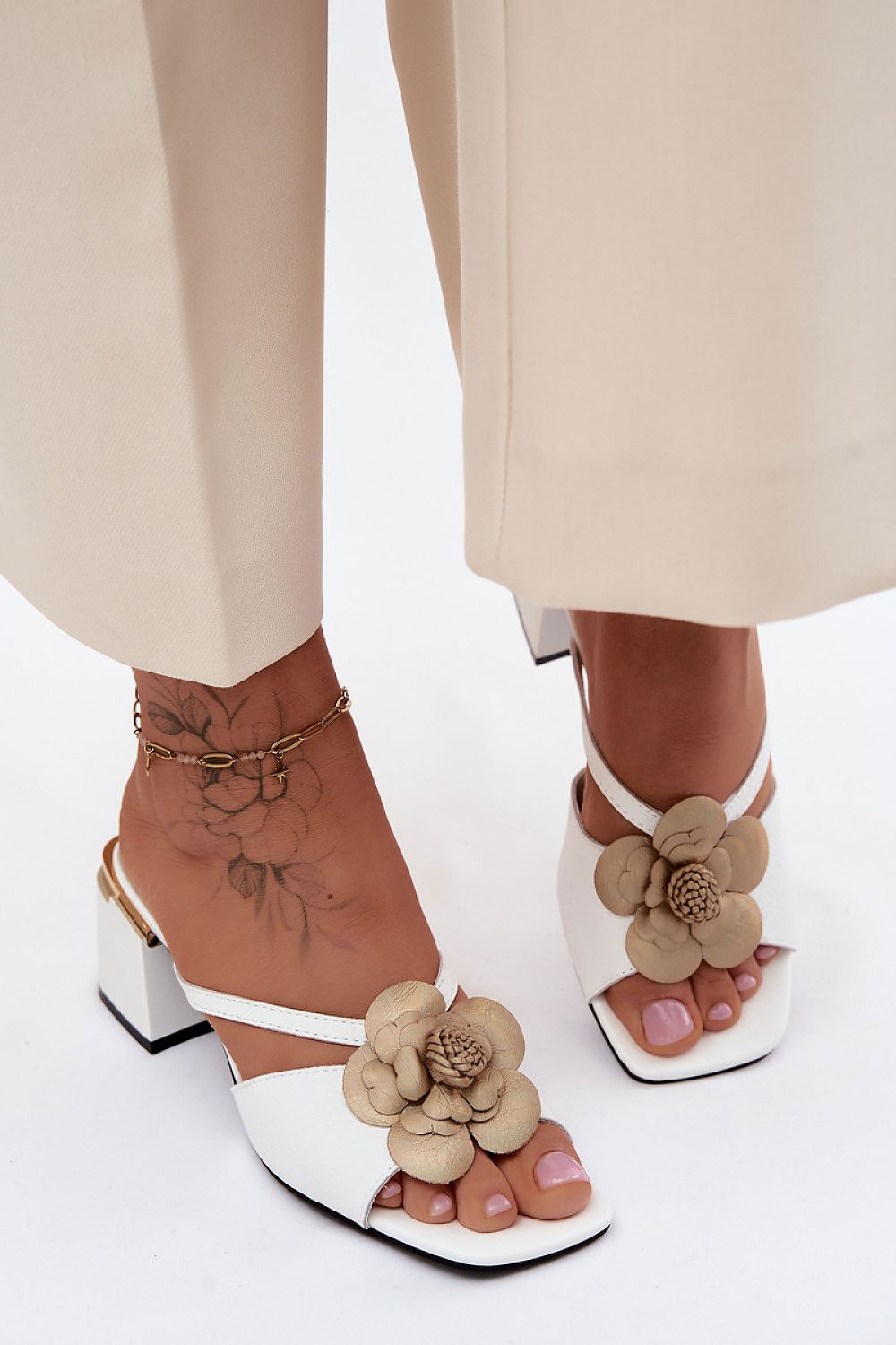  Sandał Klapki Model Catva SFY25134-1 White - Step in style 