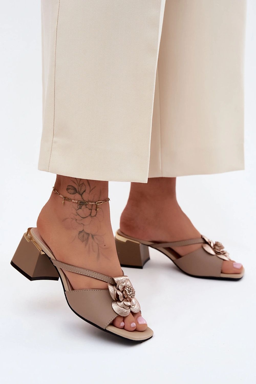  Sandał Klapki Model Catva SFY25134-1 Beige - Step in style 