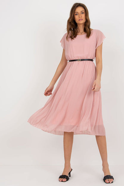  Sukienka Model DHJ-SK-8839-1.23X Light Pink - Rue Paris 