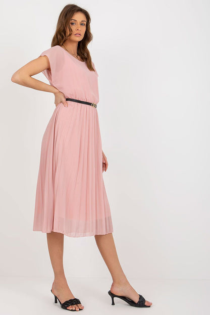  Sukienka Model DHJ-SK-8839-1.23X Light Pink - Rue Paris 