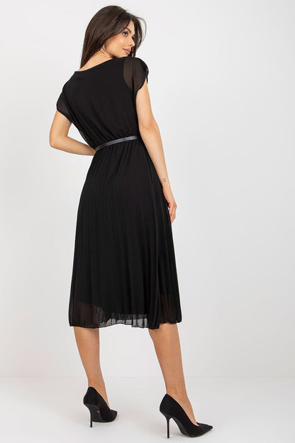  Sukienka Model DHJ-SK-8839-1.23X Black - Rue Paris 