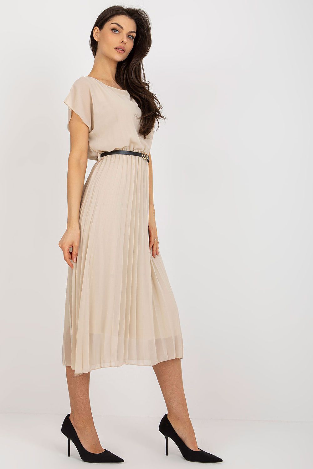  Sukienka Model DHJ-SK-8839-1.23X Beige - Rue Paris 
