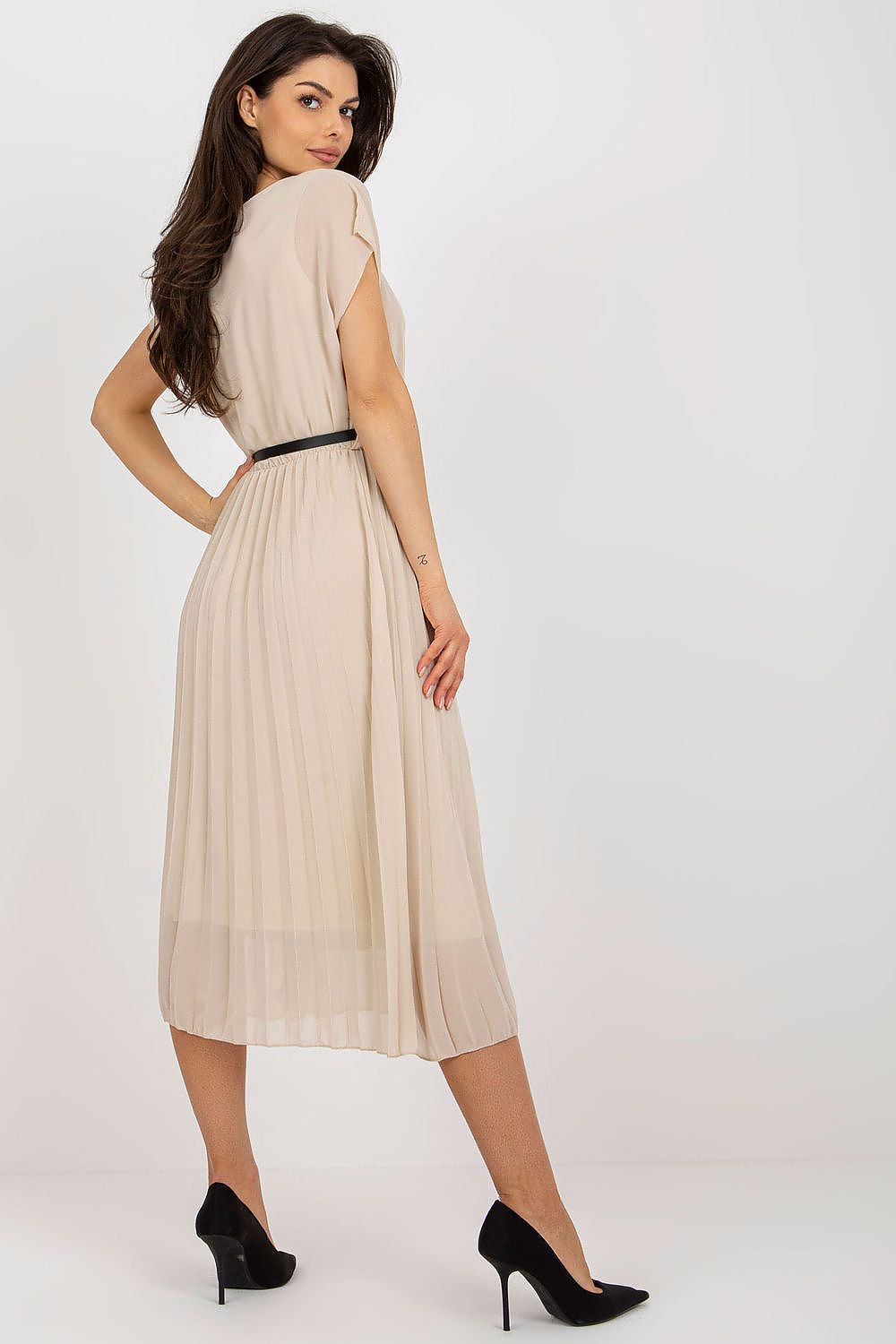  Sukienka Model DHJ-SK-8839-1.23X Beige - Rue Paris 