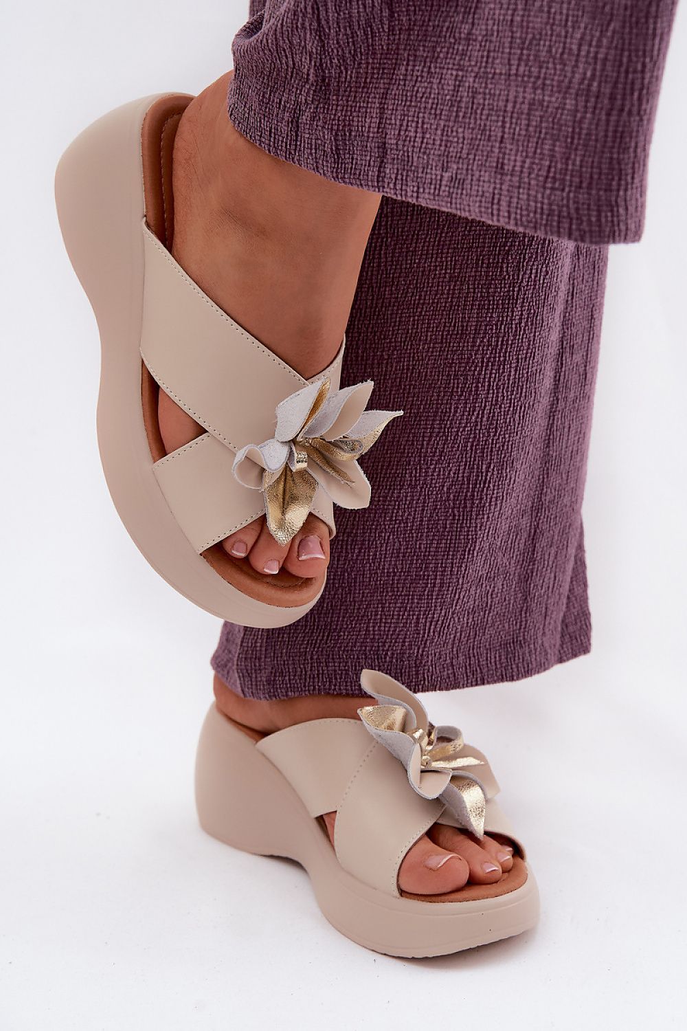  Sandał Klapki Model Vinceza 41511 Beige - Step in style 