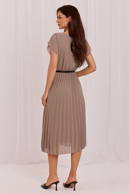  Sukienka Model DHJ-SK-8839-1.23X Dark Beige - Rue Paris 