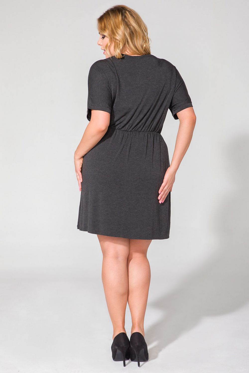  Sukienka Model PS5 Dark Grey - Tessita 