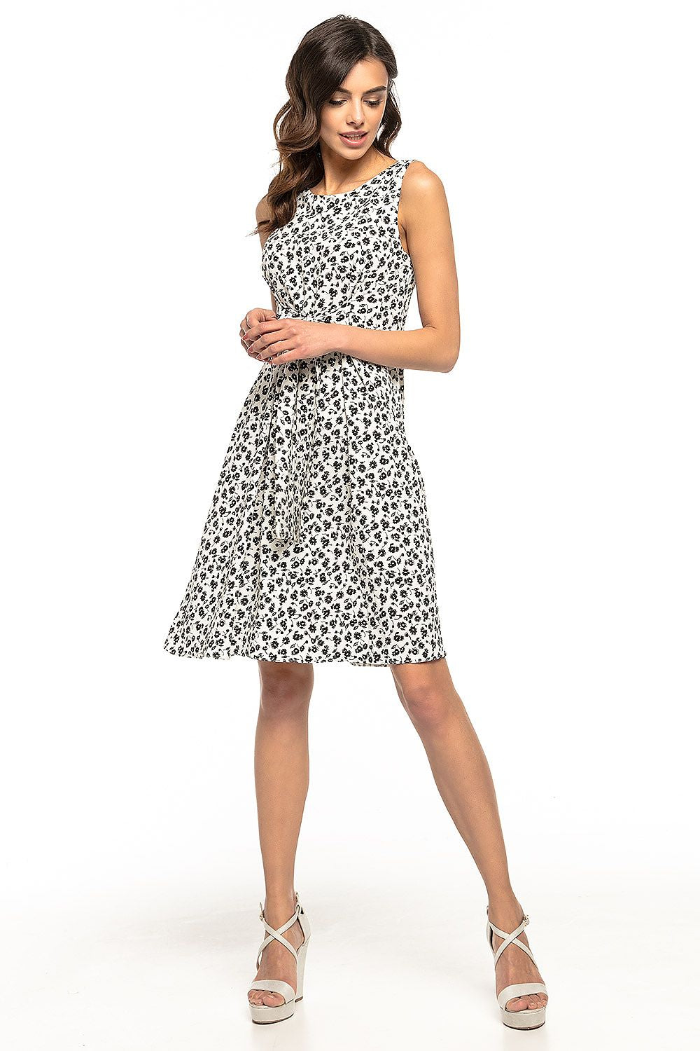 Sukienka Model T281/1 Black Flowers/White - Tessita 
