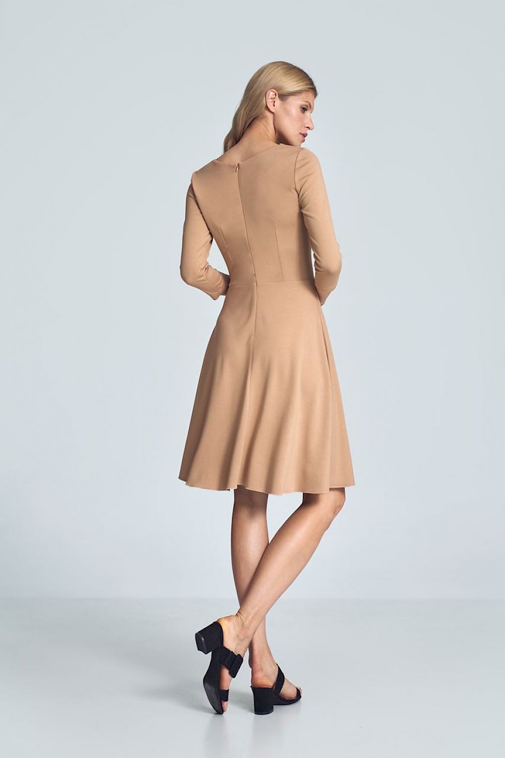   Sukienka Model M709 Beige - Figl 