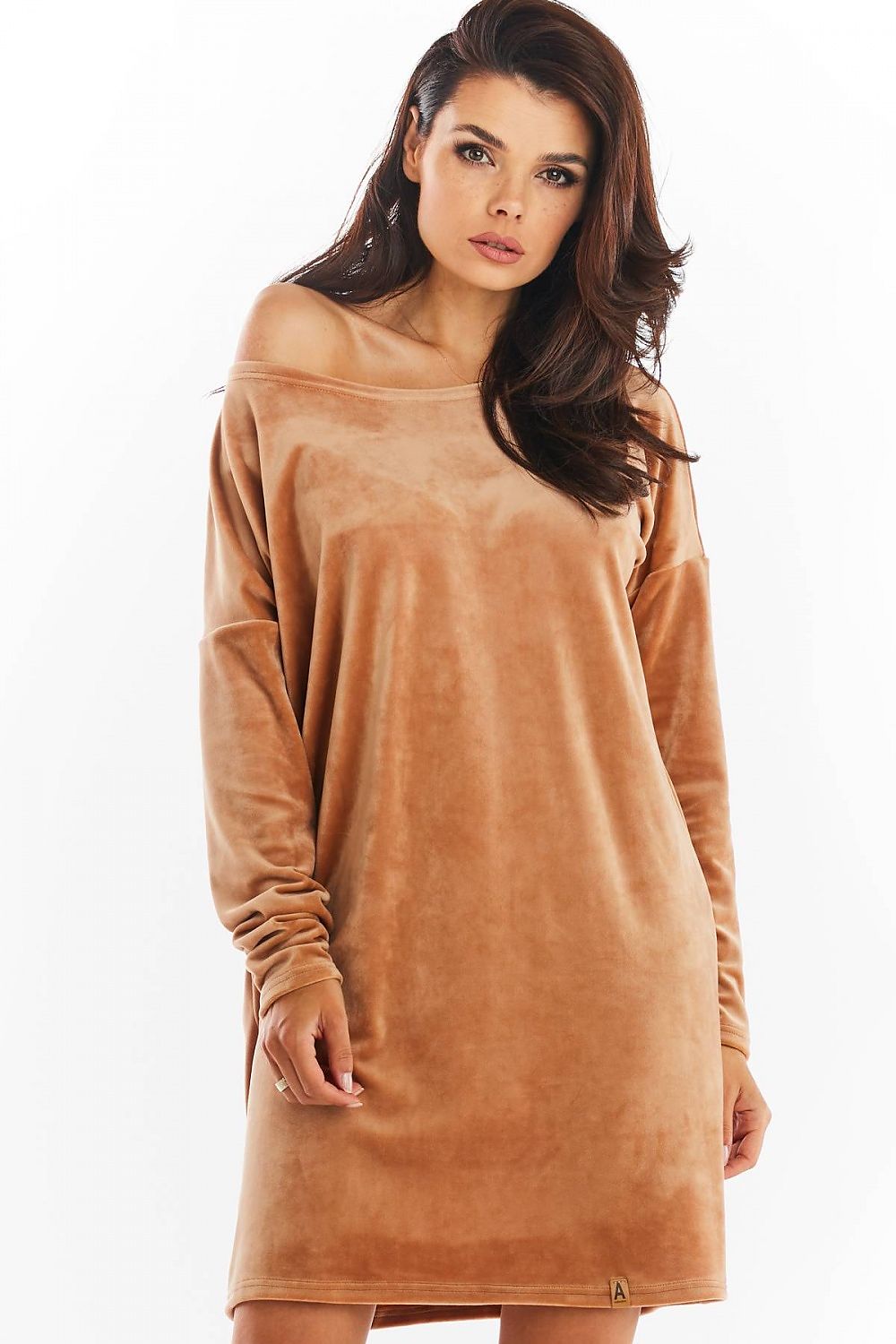  Sukienka Model A370 Beige Welur - awama 