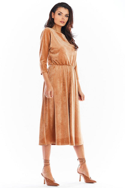  Sukienka Model A407 Welur Beige - awama 