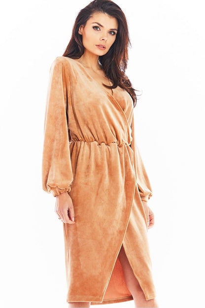  Sukienka Model A406 Welur Beige - awama 