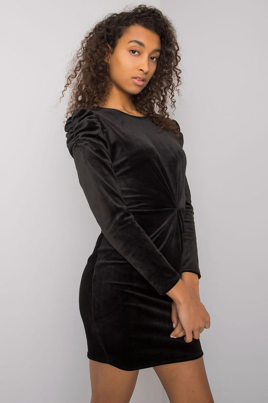  Sukienka Model WN-SK-H614.34X Black - Rue Paris 