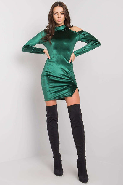  Sukienka Model RV-SK-7344.66 Dark Green - Rue Paris 