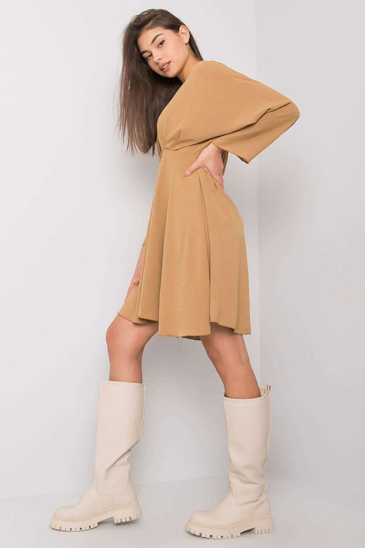  Sukienka Model DHJ-SK-11981B.19 Dark Beige - Italy Moda 