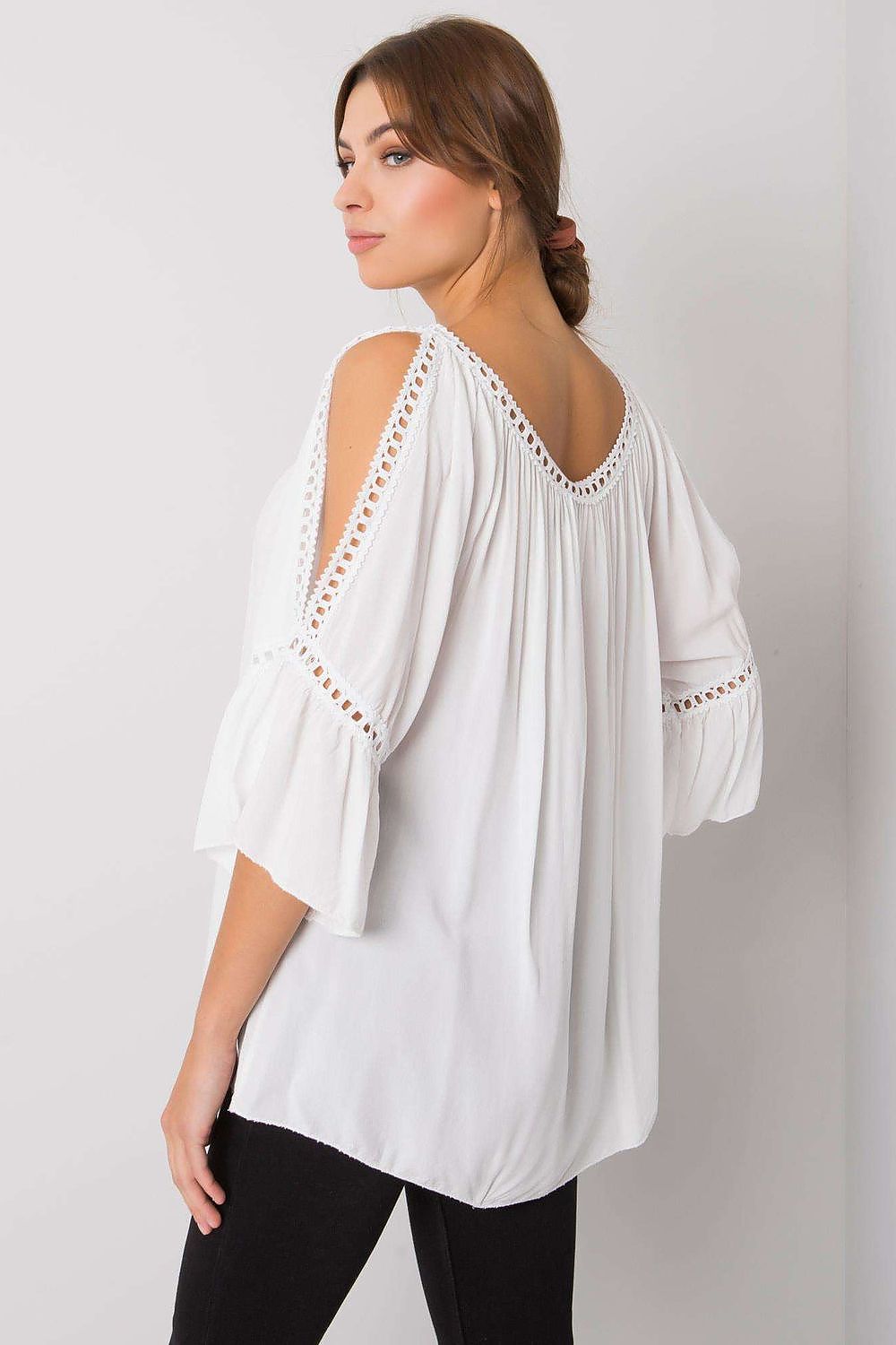   Bluzka Model TW-BZ-BI-82198.46 White - Och Bella 