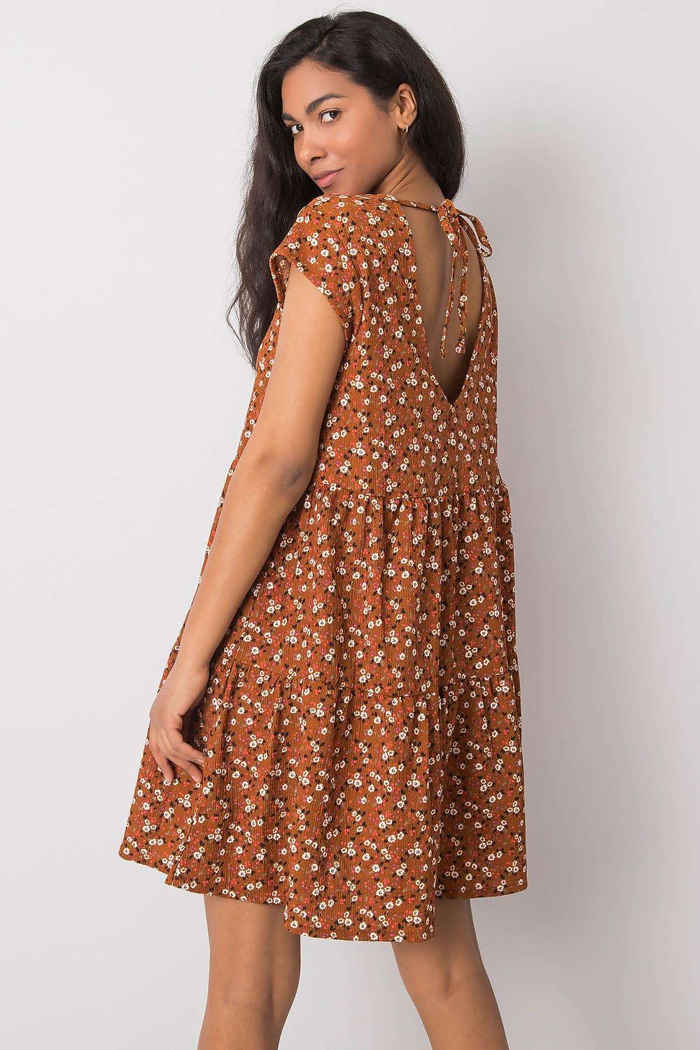  Sukienka Model D50051Z30268 Light Brown - Stitch&Soul 