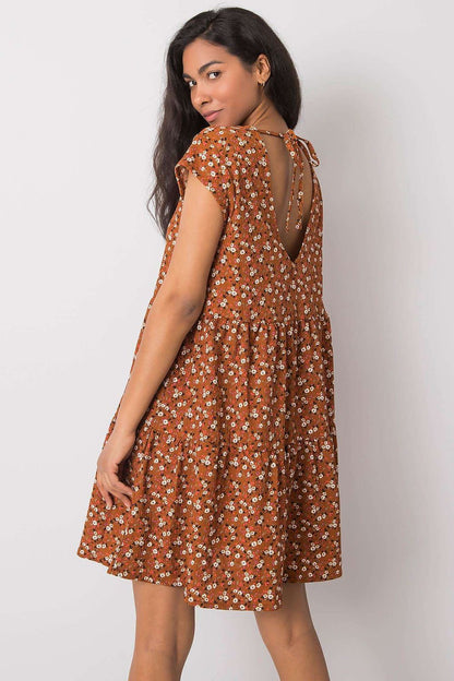  Sukienka Model D50051Z30268 Light Brown - Stitch&Soul 