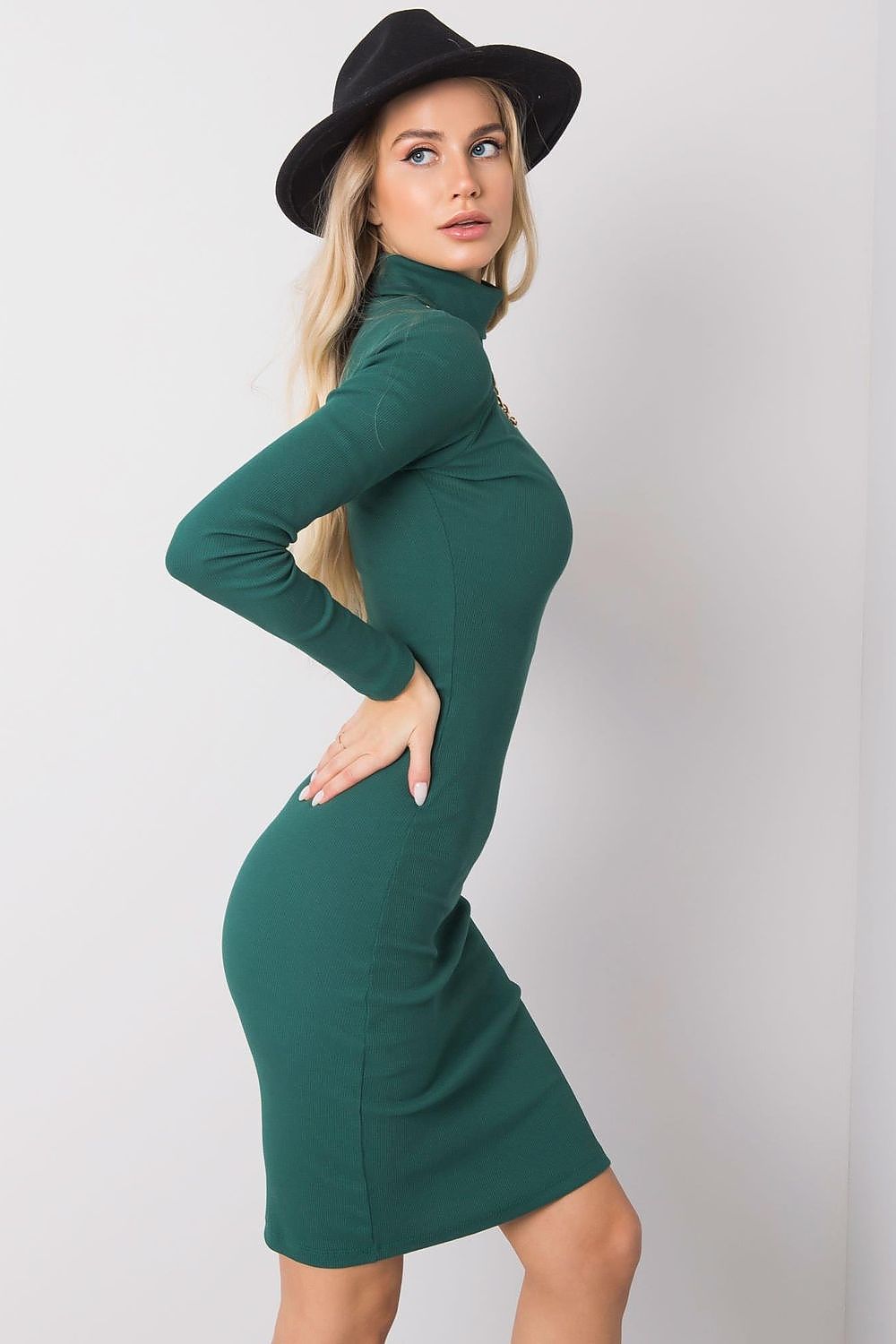  Sukienka Model RV-SK-R5133.07P Dark Green - Rue Paris 