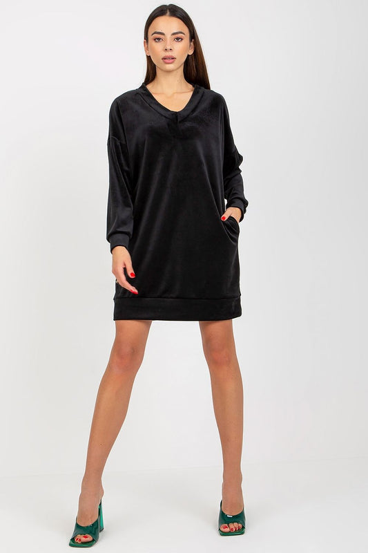  Sukienka Model RP-TU-8189.75P Black - Rue Paris 