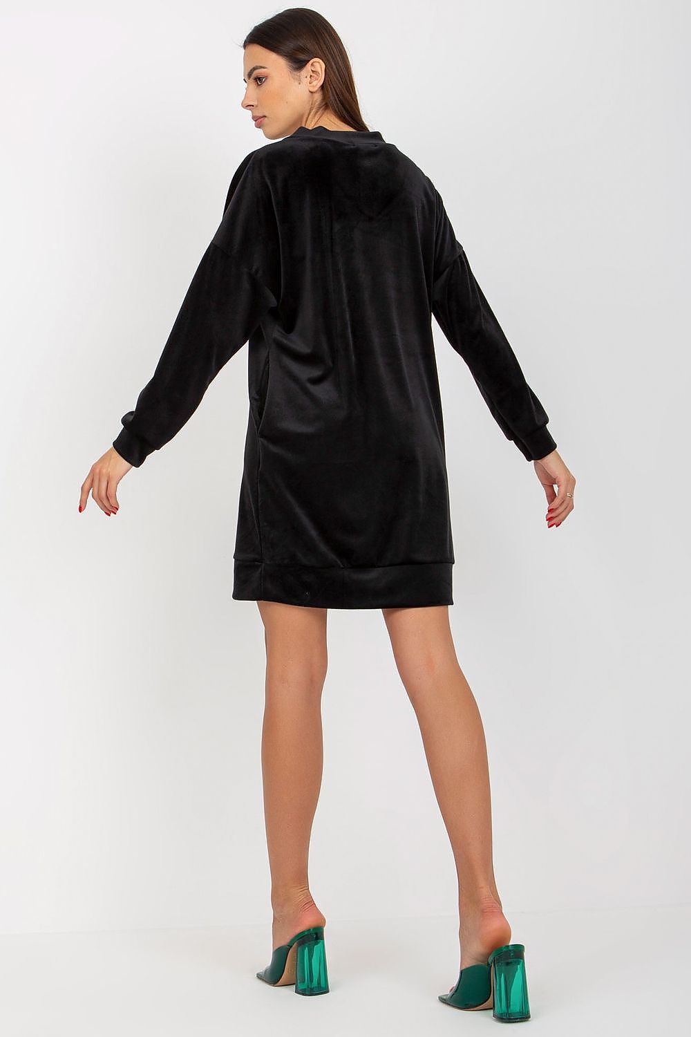  Sukienka Model RP-TU-8189.75P Black - Rue Paris 