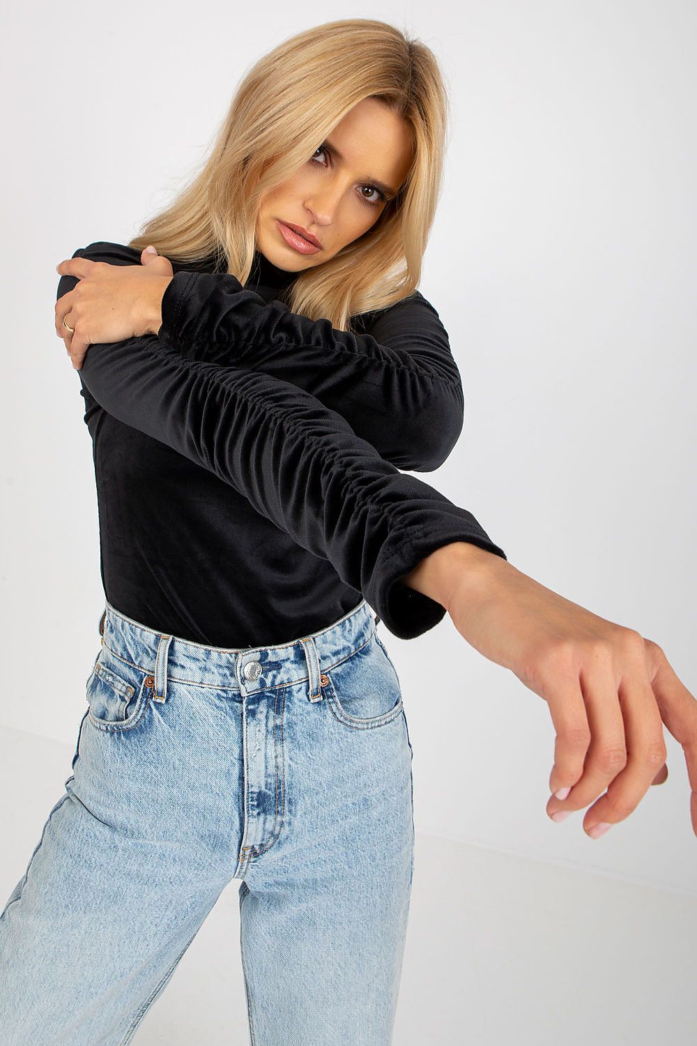   Bluzka Model RP-BZ-8181.12X Black - Rue Paris 