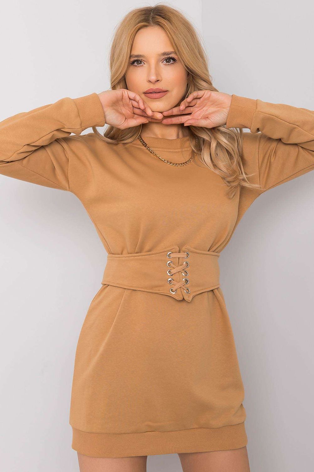  Sukienka Model RV-SK-6179.09 Camel - Rue Paris 
