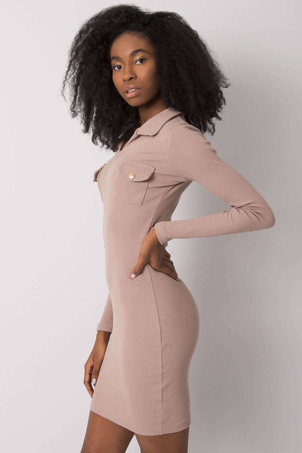  Sukienka Model RV-SK-7435.38 Dark Beige - Rue Paris 